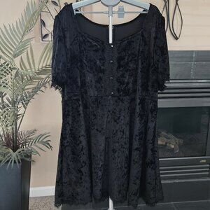 NWOT Cosmic Aura sz 5X black crushed velvet and lace plus size dress